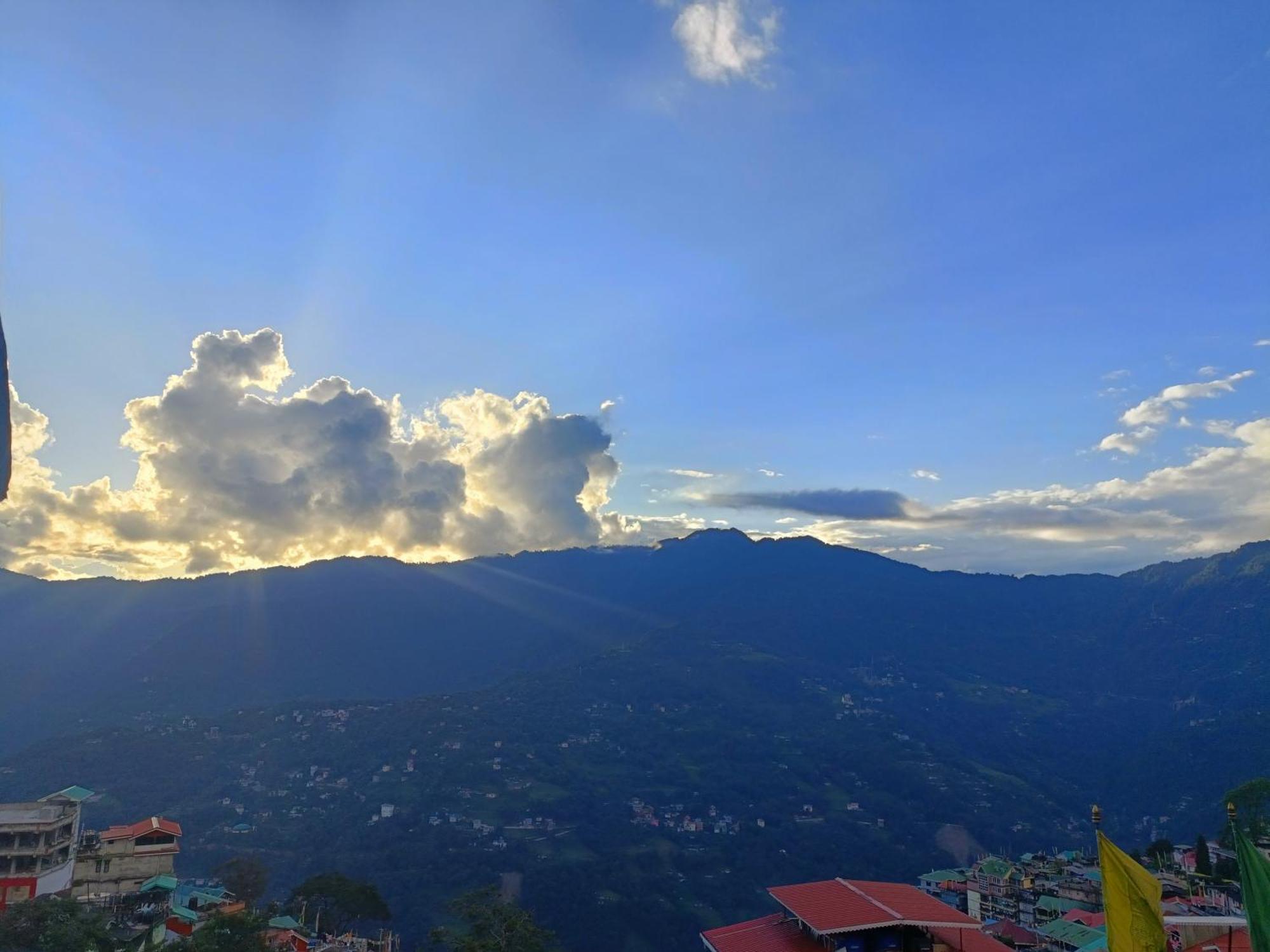 Lhonark Residency Hotell Gangtok Exteriör bild